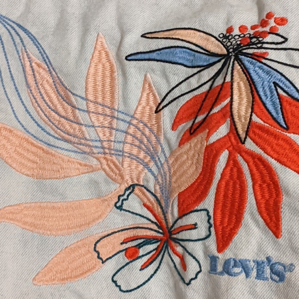 Levi's - Ex-Boyfriend Trucker Jacket Denim with Embroidered Floral Back | Small - Picture 8 of 16